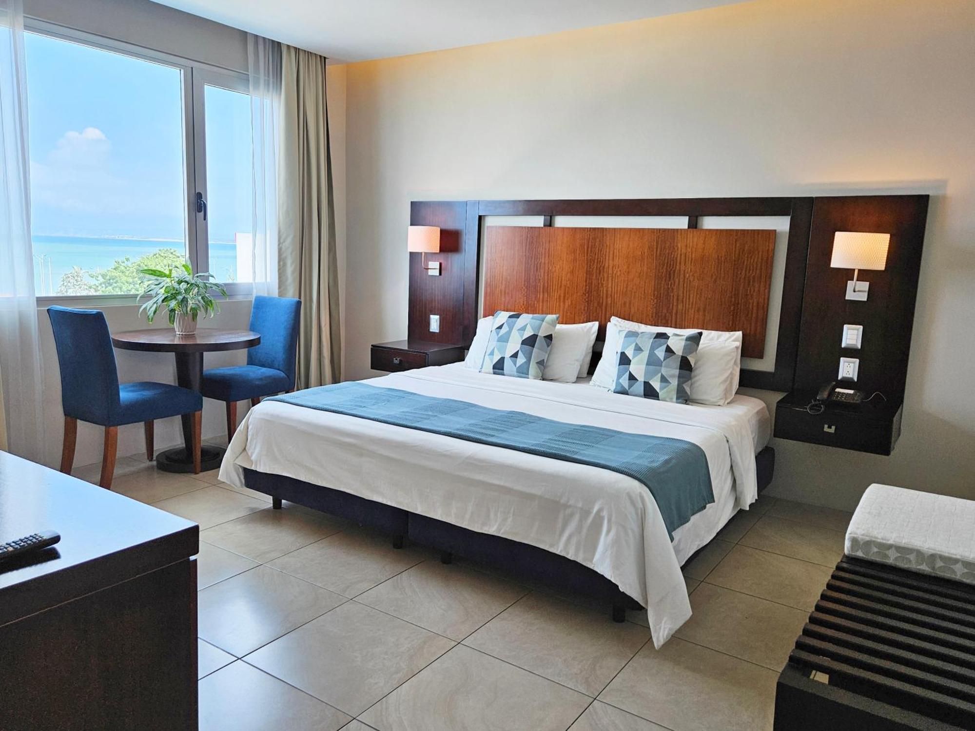 Hotel Perla Spondylus Manta Bagian luar foto