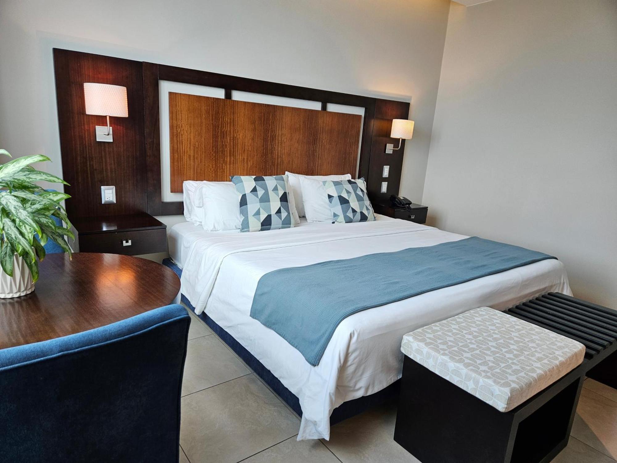 Hotel Perla Spondylus Manta Bagian luar foto