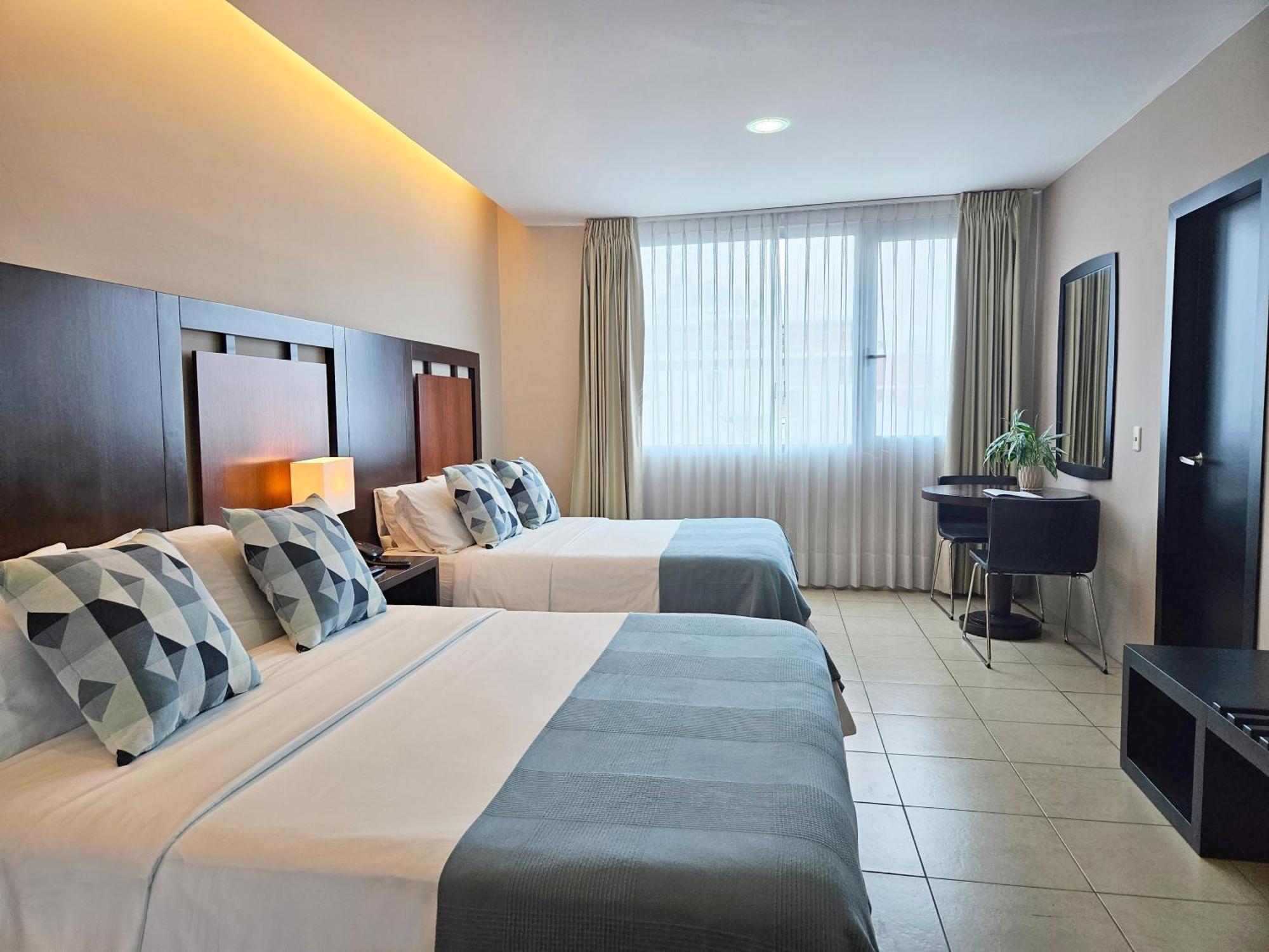 Hotel Perla Spondylus Manta Bagian luar foto