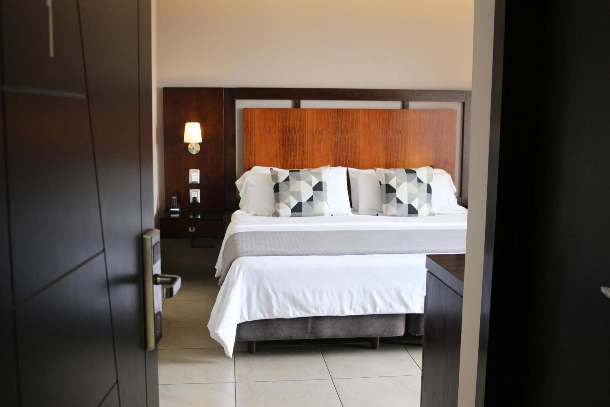 Hotel Perla Spondylus Manta Bagian luar foto