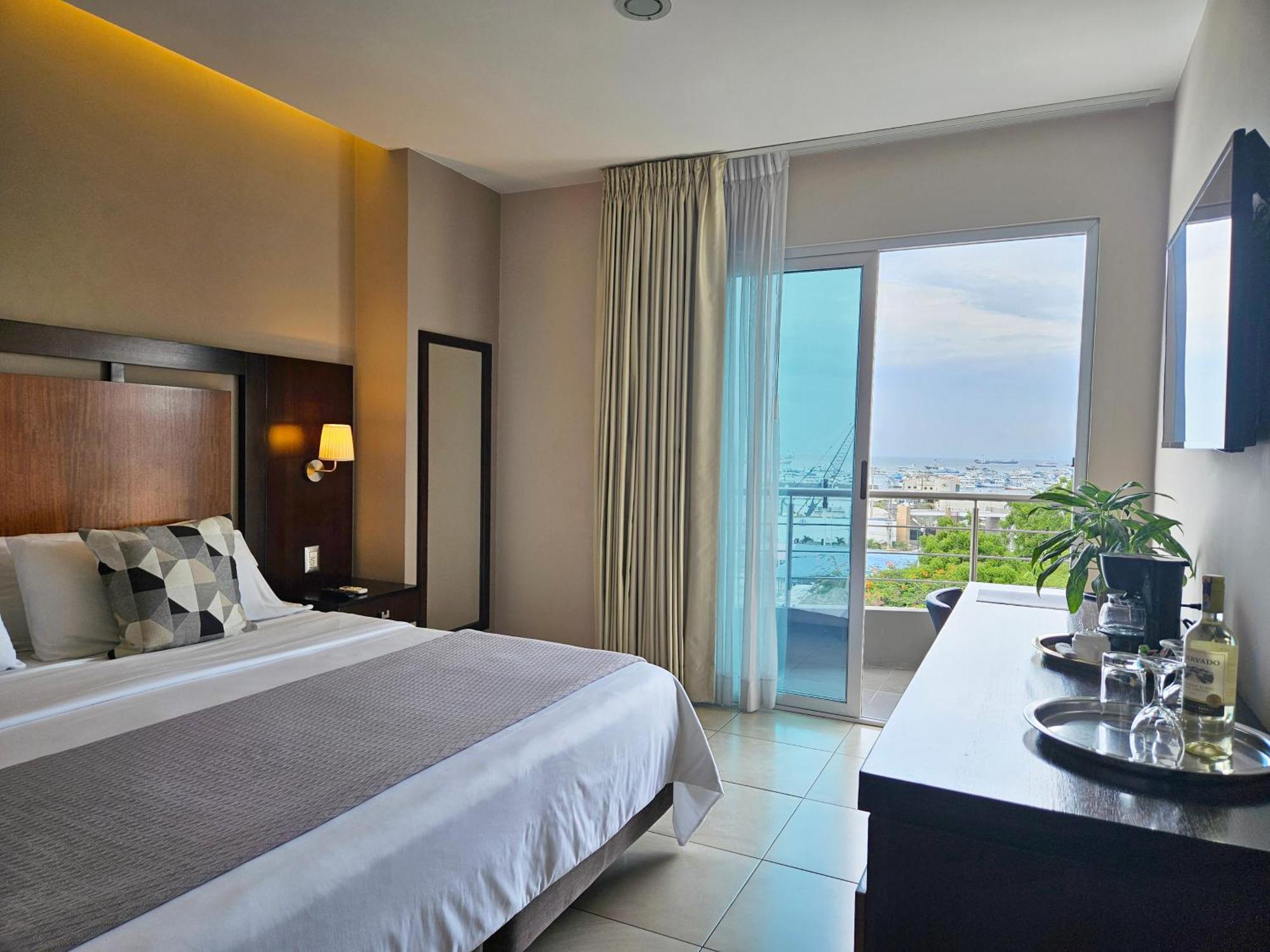 Hotel Perla Spondylus Manta Bagian luar foto