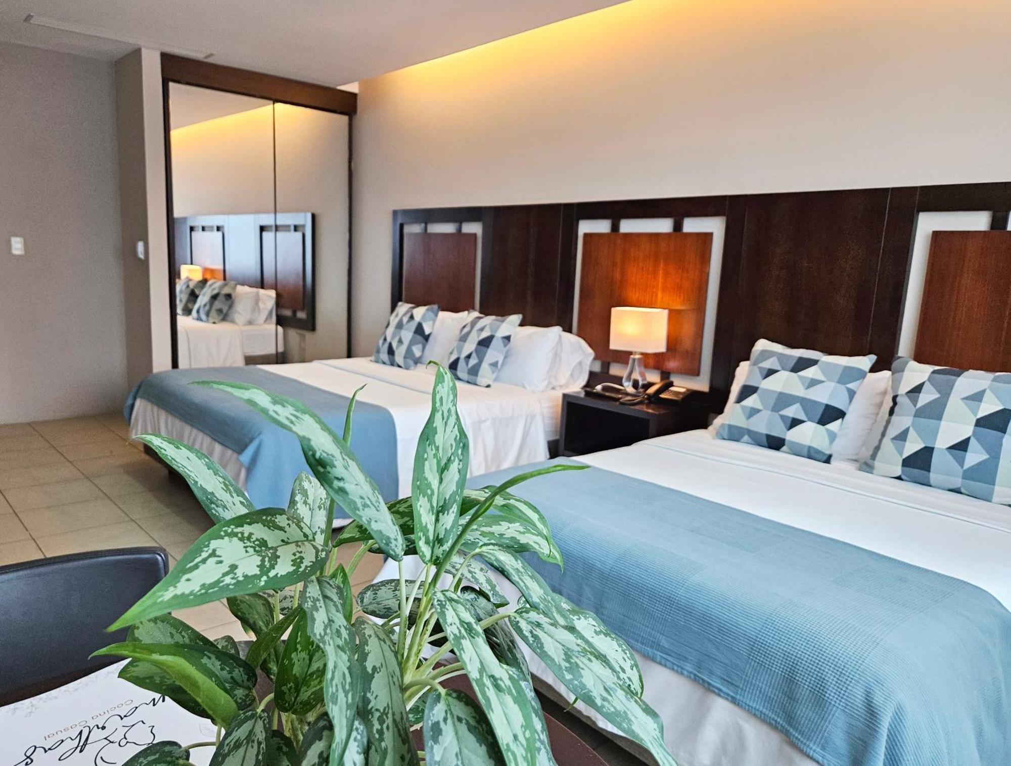 Hotel Perla Spondylus Manta Bagian luar foto